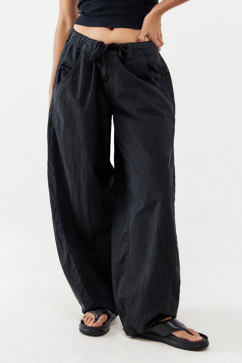 BDG Urban Outfitters CARTER COCOON PANT - Kelnės - black
