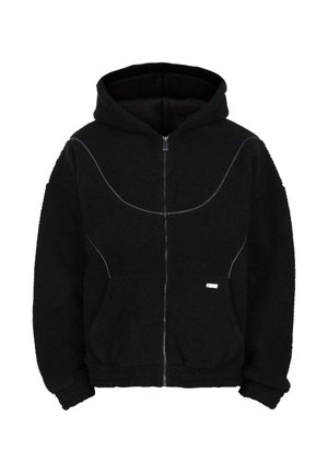 Crna flis zip-up dukserica s prednjim džepovima, kapuljačom i suptilnim reflektirajućim detaljima na prsima i rukavima.