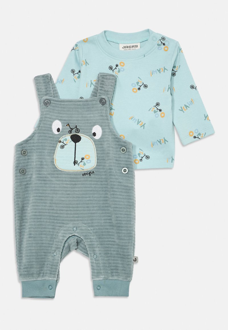 Komplekts ietver gaismas zilu garo piedurkņu krekliņu ar velosipēdu apdrukām un pelēku korduroja kopējo, kas rotāts ar lāča seju un spiedpogas.