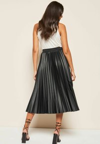 Friends Like These MIDI - REGULAR FIT - A-vonalú szoknya - black faux leather