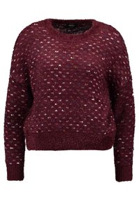 Maglione bordeaux con una vestibilità ampia, caratterizzato da una superficie testurizzata e da fletti multicolori. Collo rotondo e maniche lunghe con polsini a costine.