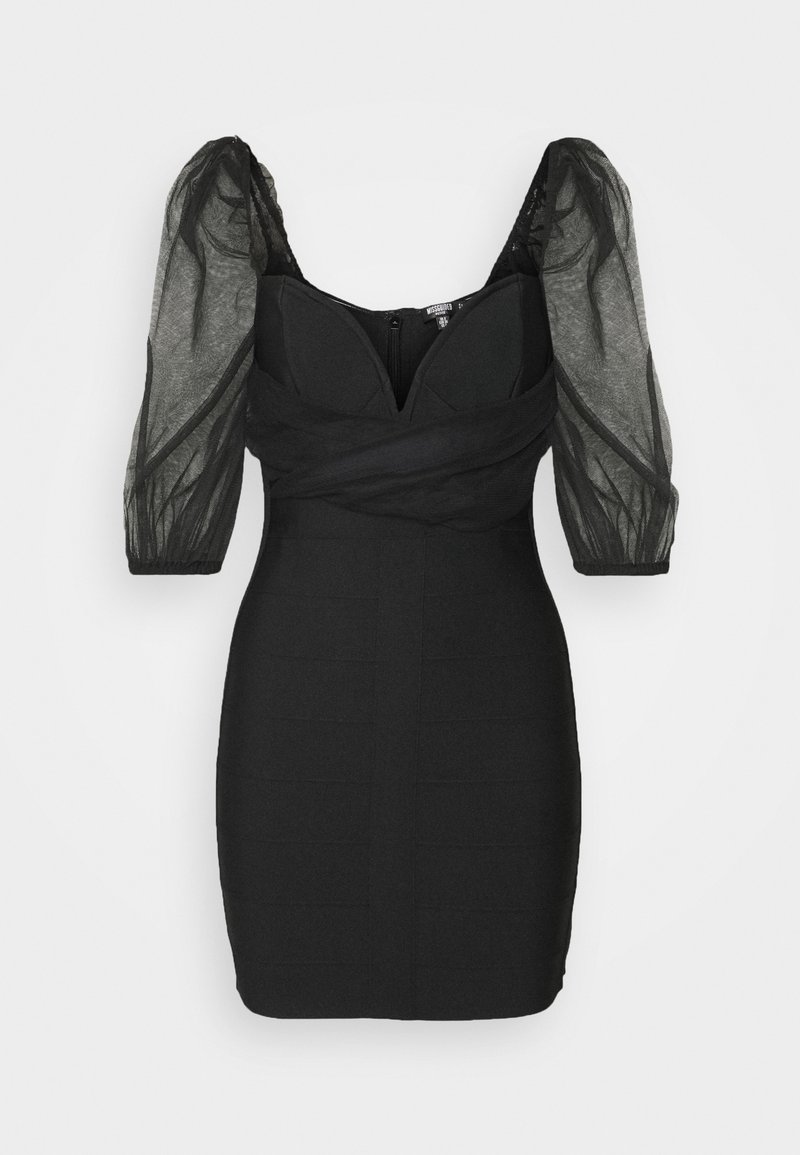 Mini-robe noire cintrée avec manches trois-quarts bouffantes en voile transparent et encolure cœur.