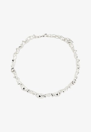 Sudraba kaklarota ar viļņainu, neregulāru dizainu. Ķēde ir aprīkota ar posmiem un sprādzi regulēšanai. Gluda, atstarojoša virsma.