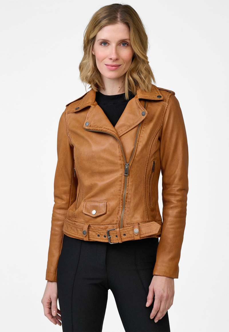 Braune Motorradlederjacke mit asymmetrischem Reißverschluss, Schnappkragen und Gürtel-Detail. Verfügt über seitliche Reißverschlusstaschen und robuste Nähte.