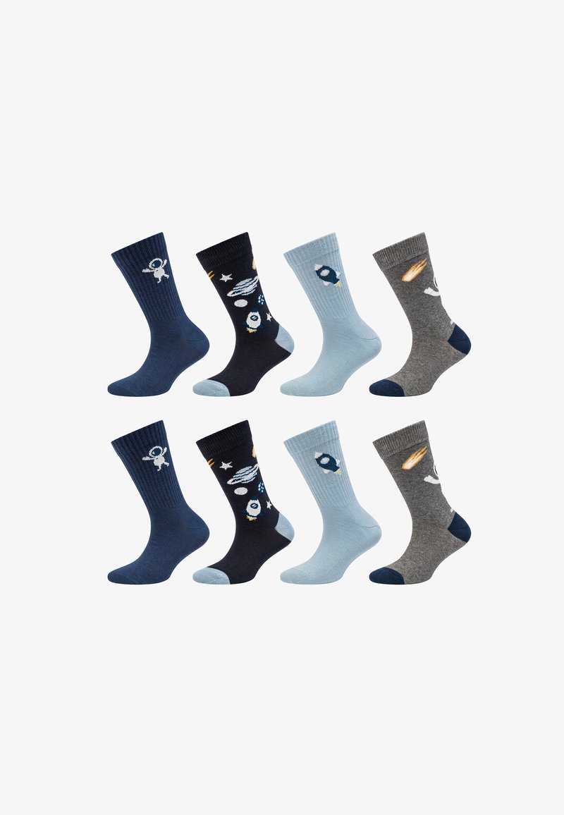 Vier paar crewsokken met ruimte-thema ontwerpen: astronaut, raket, planeten en meteoriet in blauw, marineblauw, lichtblauw en grijze kleuren.