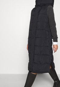YAS Vesta - black