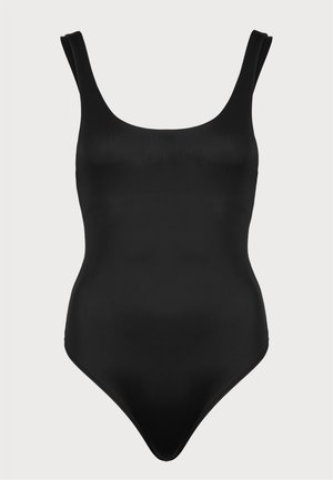 Costum de baie dintr-o singură piesă, negru, cu o textură mată și netedă; are bretele late, gât în formă de cerc și un design cu picioare înalte.