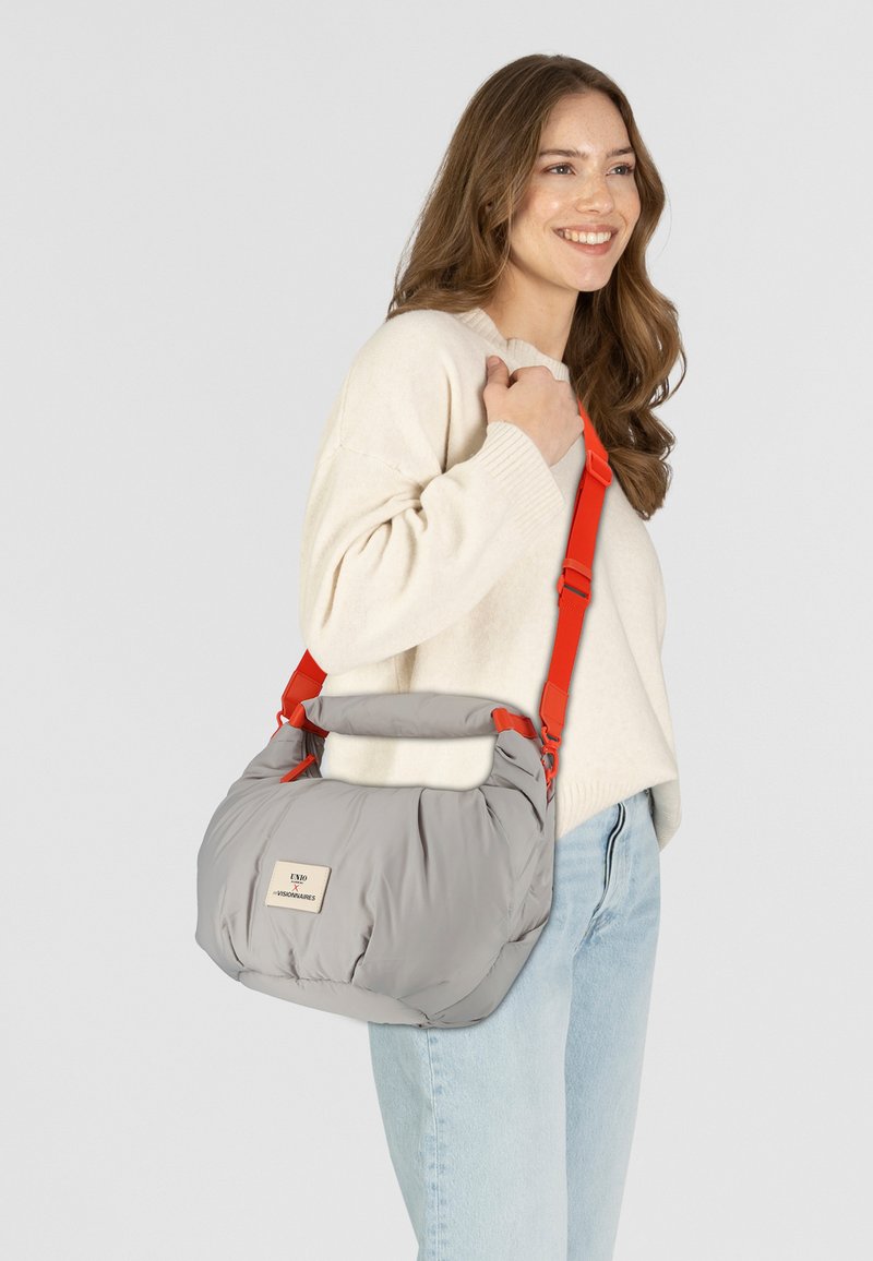 Les Visionnaires Alice Crinkle Sac Porte Epaule Lv 4262455848309