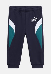 Ναυτικό μπλε παιδικό παντελόνι φόρμας Puma με πράσινες και λευκές πλαϊνές γωνιακές λωρίδες και ελαστική μέση και μανσέτες.