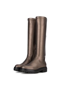 Botas altas de bronce metálico con un acabado suave, cierre lateral con cremallera y suela de goma negra. Presentan una punta redondeada y detalles de costura sutiles.