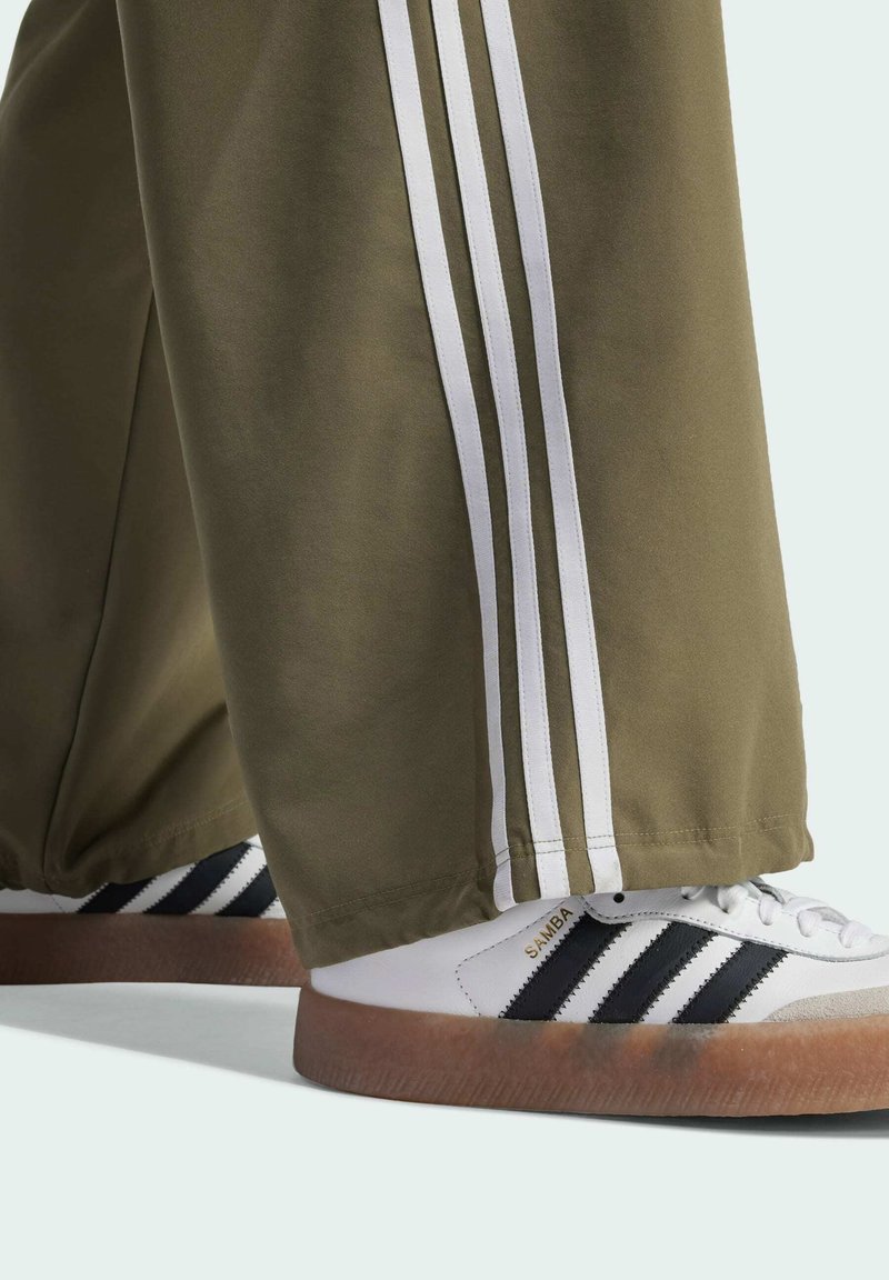 adidas Originals ADICOLOR 3-STRIPES CARGO Cargo trousers olive