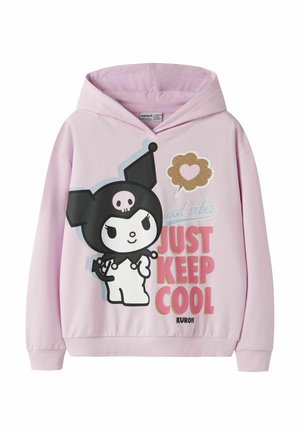 Lyserød hættetrøje med tegneseriefiguren Kuromi, guldfarvet hjerte taleboble og tekst "Good vibes just keep cool."