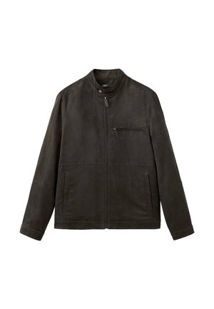 Temno rjava antilop jakna z visokim ovratnikom, zadrgo spredaj, žepom z zadrgo na prsih in dvema stranskima žepoma z odprtinami.