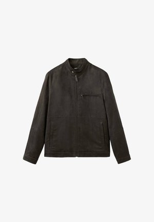 Giacca in pelle scamosciata marrone scuro con collo alla coreana, cerniera frontale, tasca con cerniera sul petto e due tasche laterali a fessura.