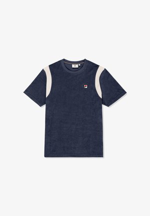 Navyblauw T-shirt met korte mouwen, witte gebogen schouderpanelen en een klein rood-wit-zwart logo op de linkerborst.
