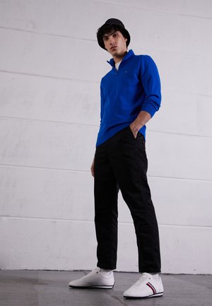ESSENTIAL RUNNER - Trainers - white