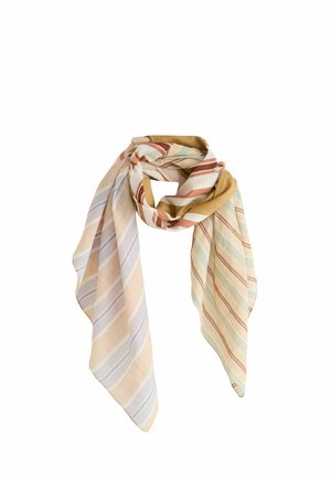 Lichte sjaal met diagonale pastelkleurige strepen in beige, wit, bruin en mosterd, losjes geknoopt met uiteinden die naar beneden hangen.