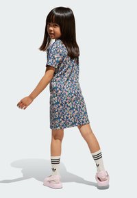 adidas Originals LIBERTY LONDON KIDS - Denní šaty - night indigo   multicolor