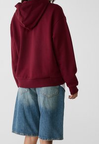 Stradivarius Jersey con capucha - bordeaux