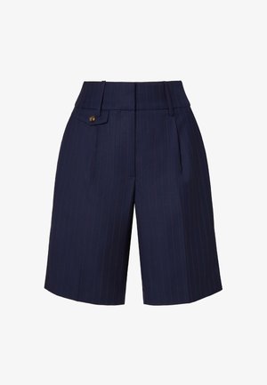 Mørkeblå pinstripede shorts med en skreddersydd passform, som har frontfolder, knappelukking og sidelommer for ekstra funksjonalitet.