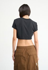 Nike Sportswear Camiseta básica - black
