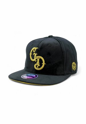 Mustat snapback-lippu, jossa on kultaisella brodeeratun "CD"-logon ja pyöreä kultainen emblem sivulla. Kankaan tekstuuri on sileä, ja lippu on tasainen.