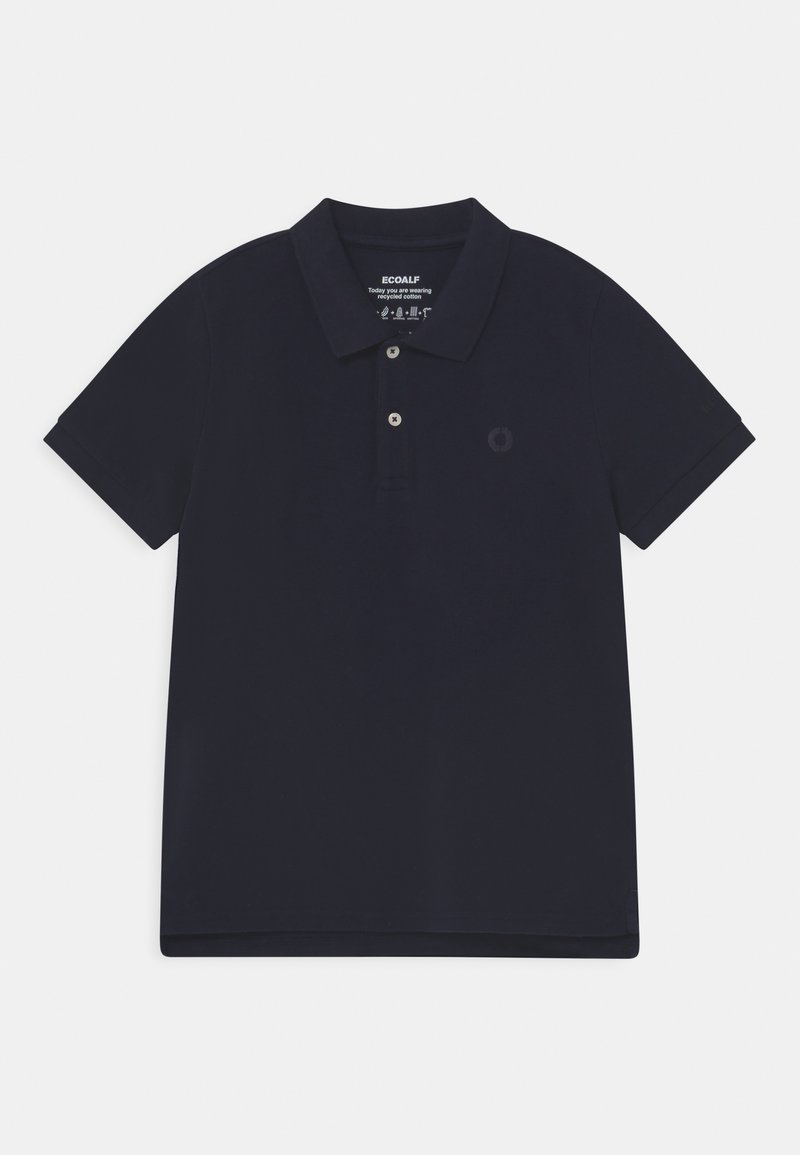 Marineblå kortærmet polo med to-knaps lukning og krave, lavet af genanvendt bomuld, fladt lagt på hvid baggrund.