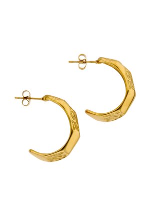 Orecchini a mezzaluna in metallo con finitura martellata color oro, con perno e chiusura a farfalla, esposti su uno sfondo bianco.