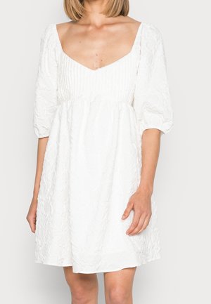 Vapaa-ajan mekko - nude