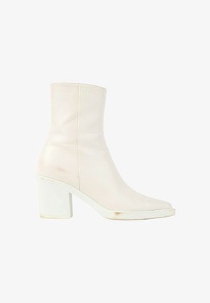 Gianvito Rossi, Bottines - white
