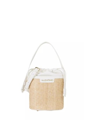 Piccola borsa secchiello beige intrecciata con chiusura a coulisse in pelle bianca, tracolla regolabile e targhetta con logo "VALENTINO".