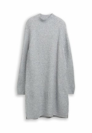 Abito maglione grigio a coste con collo alto, maniche lunghe e spacchi laterali all'orlo. Realizzato in un tessuto morbido e testurizzato.