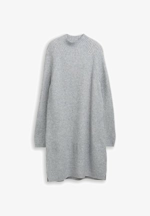 Vestido de punto acanalado gris con un cuello alto, mangas largas y aberturas laterales en el dobladillo. Hecho de una tela suave y texturizada.