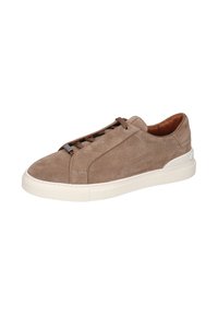 Braune Wildleder-Sneaker im Low-Top-Stil mit runder Zehenpartie, weißer Gummisohle und braunen Schnürsenkeln. Mit Metall-Ösen und minimalen Nähdetails.