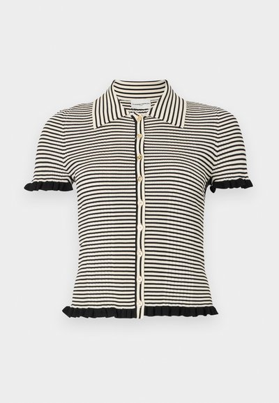 Cardigan a maniche corte a righe in nero e crema. Presenta un colletto a punta, chiusura con bottoni e rifiniture arricciate sulle maniche.