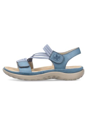 Sandale bleue avec une tige en textile doux et texturé, sangle ajustable et semelle beige rembourrée. Design à bout ouvert, avec des accents tissés et un détail de logo.