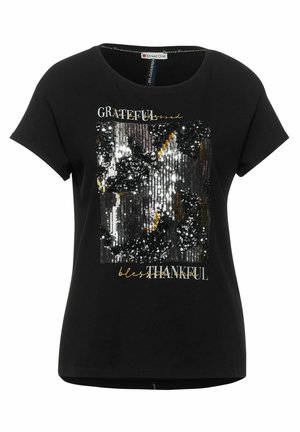 Sort T-shirt med korte ærmer med skinnende sorte og sølvpailetter og tekst foran med ordene taknemmelig, velsignet og tak.