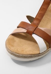 Rieker Plateausandalette - bianco/cognac