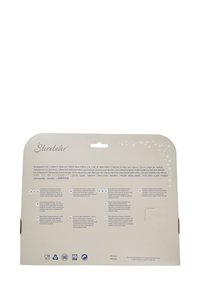 Children's dinner set packaging in cream with stars, includes multi-language descriptions and symbols for usage, recycling, and safety.