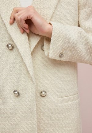 Next REGULAR FIT mleczny