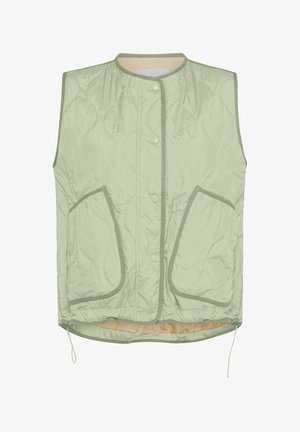 Hellgrüne gesteppte Weste mit rundem Halsausschnitt, Druckknöpfen, zwei Vordertaschen und einem Kordelzug am Saum. Glatte Textur mit beigem Futter.