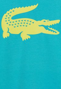 Lacoste TECHNICAL UNISEX - T-shirt imprimé - cove/limeira