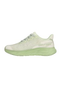 Scarpe da corsa con tomaia in rete bianca e verde chiaro, suola testurizzata e design con lacci, con dettaglio "ENDURANCE" sul lato.