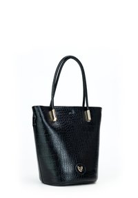 Borsa a tote in pelle sintetica nera effetto coccodrillo con doppi manici, dettagli metallici e logo sul davanti, caratterizzata da una forma strutturata.