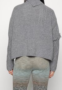 WEEKEND MaxMara Sweter