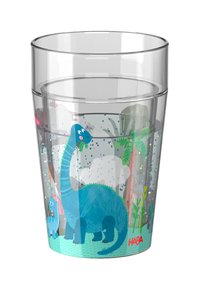 Transparente Tasse mit blauen Dinosauriern und bunten Mustern auf einem hellen Hintergrund, mit einem soliden blauen Boden und dem Markennamen "HABA."