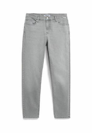 Jeans gris clair à jambes droites avec fermeture par boutons, passants pour ceinture, et poches avant et arrière, étalés à plat sur un fond blanc.