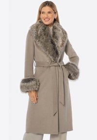 Unausgewählt, dark beige