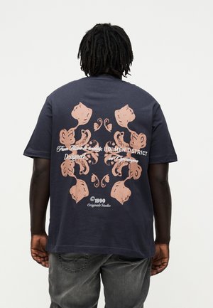 Jack & Jones, JORMONTAUK GRAPHIC TEE PLS - T-shirt print - odyssey gray