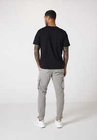 CLOSURE London BLACK HEART TEDDY TEE - T-shirts print - black